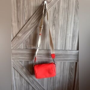 Universal Thread Red/Coral Crossbody Bag – Vibrant & Versatile